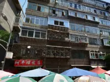 山字石住宅区,老年公园,市民公园, 楼下有菜市场