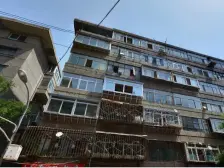 山字石住宅区,老年公园,市民公园, 楼下有菜市场