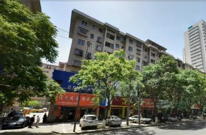 长虹嘉园北门口(胖妈妈手抓楼上)实景图