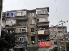 房东急售 两房朝南 采光好 中间楼层 价可谈 急售