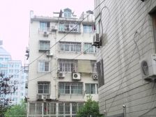 两房朝南,位置好,地铁口,公园边,适合居住