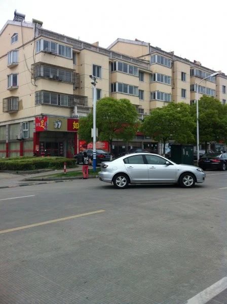 小区相关图