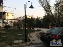 顶楼带复式,精装楼上有晒台,户型正气,面积大.