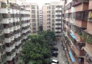 盛丰花园,底层3房带平台,中南批发市场旁,配单车房