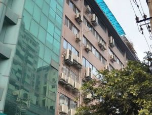 顺通河滨公寓3室1厅西