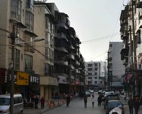 世发名居