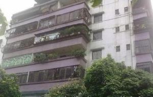 体育馆旁边小区,精装二房,拎包入住,阳台房间不靠路