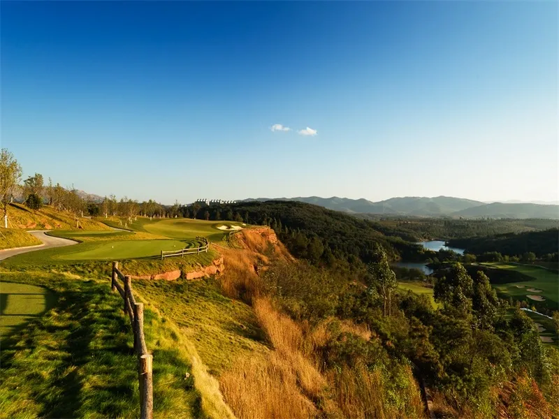 7 / 10 山地高尔夫乐园效果图