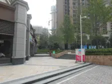 端头;南北通透,前正看小区大门、后看龙头寺公园,业主未使用