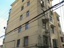 一楼带天井院子,精装修,低总价,附 近有江五