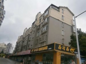 东大公寓楼梯二室 户型方正 配套齐全 出门便捷