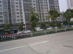 满五不唯一,26平朝南大车库,腾众农贸市场旁