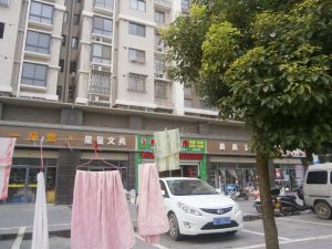 金桥世家精装修拎包入,房子干净整洁