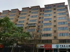 福利区,地段优越,简单装修,楼梯房框架。