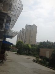 主城区,公园旁,生活方便,密度低