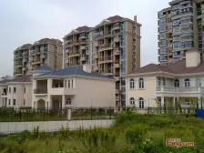 张江房龄15年以内的商品房小区,精装修,南北通三居室