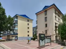 南山小区近五一菜市,生活便利,小区活动空间大