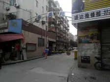 新上精装边套两房 客厅带大窗户 税费各付 近出门便利