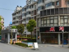 上海新城,楼梯中层,有车棚,精装3室