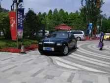 上海之鱼+精装小三房+5号线金海湖站+带车位+拎包入住