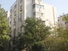 新郑市区花园新村,双气低楼层,满五不唯一,配套设施