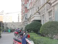 三环内地铁口,标准一室一厅,一梯四户,47