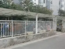 实际得房率高,多一个房间和阳光房,户型方正