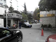 一梯两户,南北通透,近地铁,居家装修,诚意出售,价格好谈