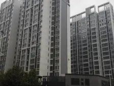 省府旁 配套好 户型实用 小区中间位置 15万精装拎包住