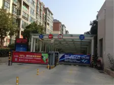 顶楼大复式,户型好采光好,小区西门口出入方便。