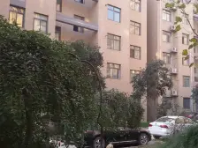 出门就是地铁口,花园路主干道。出行方便