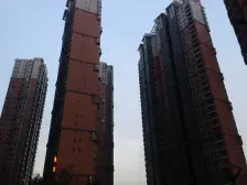 四室双气精装修,家具家电全新,业主诚心出售