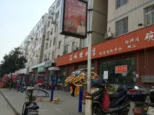 秦岭路航海路 交通方便 配套完善 看房方便 诚心出售