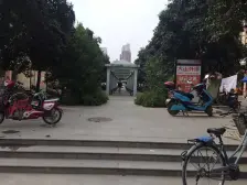 多层步梯房 中间楼层 楼间距宽 户型方正 房子不临路