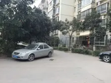 二环边多层一楼带院,配套齐全交通方便