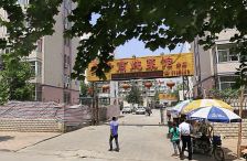 一楼带大院子,精装两室,价格可议,随时看房