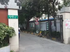 一楼带33平米院子,西边套全明南北户型,厨卫对外。