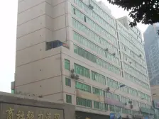 渝中,大坪肖家湾车站旁,中高楼层近轻轨