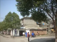 洪都六区 两房两厅 有储藏间 房东诚心出售