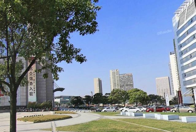 亚太广场1室1厅5425平米