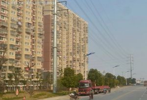 丽康花园 地面朝北车库 电梯三房 毛呸 交通便利。