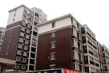 5公里有寰宇城,奥特莱斯,逛街方便