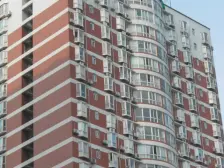 精装四房 户型方正 享受华宇配套 近轻轨 采光好!