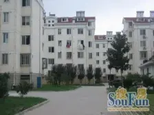 地铁8号线 自带篮球场 菜场 位置安静 视野开阔