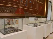 交通便利(邻近八公里公交站、轻轨站),房屋采光充足