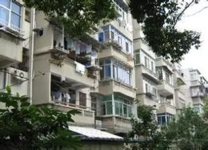 状元大厦 南北通透,采光好 装修好,环镜优美 近地铁 周边匹套完善,,出行方便