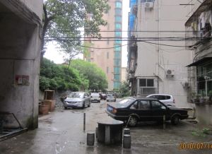 京门小区南北通透,采光好装修好,环镜优美近地铁视野好,诚心出售
