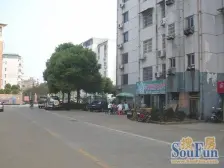 湖东家园三区 南北通透,采光好 装修好,环镜优美 周边匹套完善,,出行方便