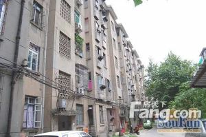 江大南路19号劳动厅宿舍 南北通透,采光好 近地铁 中间楼层