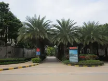 誉山国际精装楼栋外观漂亮设施便利